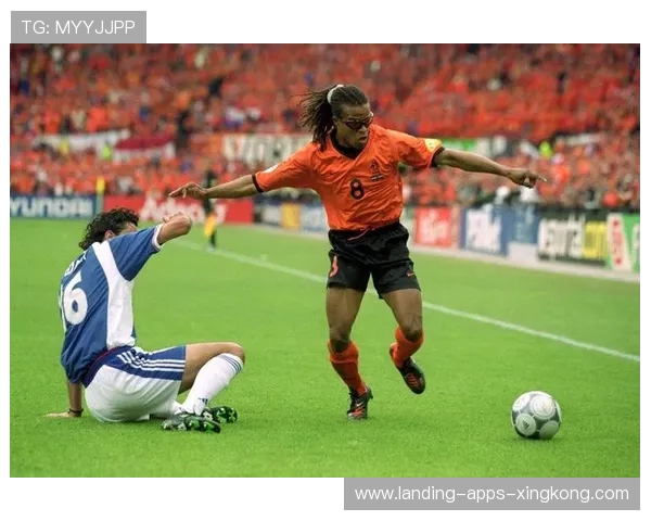 足球中场远射破纪录,震惊绿茵场的传奇瞬间 足球中场远射破纪录,震惊绿茵场的传奇瞬间