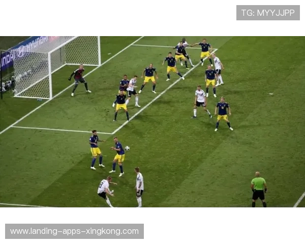 足球任意球贴柱入网:技艺与激情的完美结合 足球任意球贴柱入网:技艺与激情的完美结合