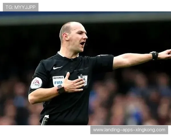 伯恩利泰勒防守跟进很紧密 伯恩利泰勒防守跟进很紧密