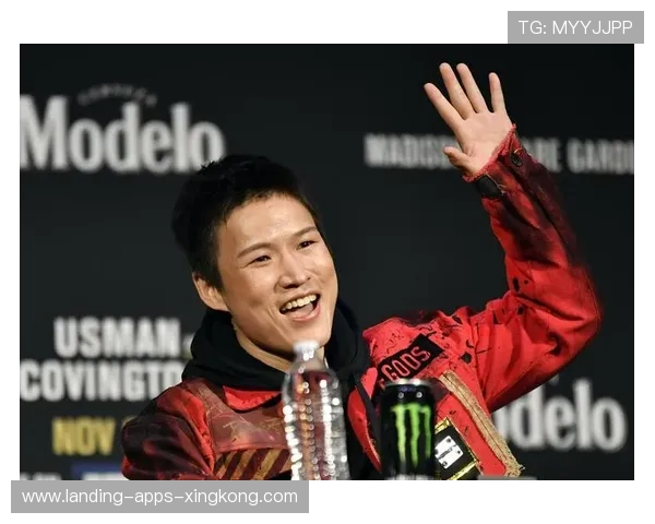 UFC轻量级爆发战争般对攻,对手脸部肿成面具 UFC轻量级爆发战争般对攻,对手脸部肿成面具